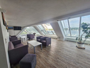 Ausblick und Fernseher laden zum Verweilen ein